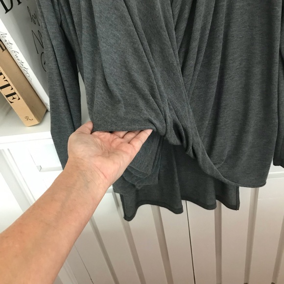 Dramatic lightweight sweater/top L FREE mystery gift with EVERY purchase! - Picture 2 of 7